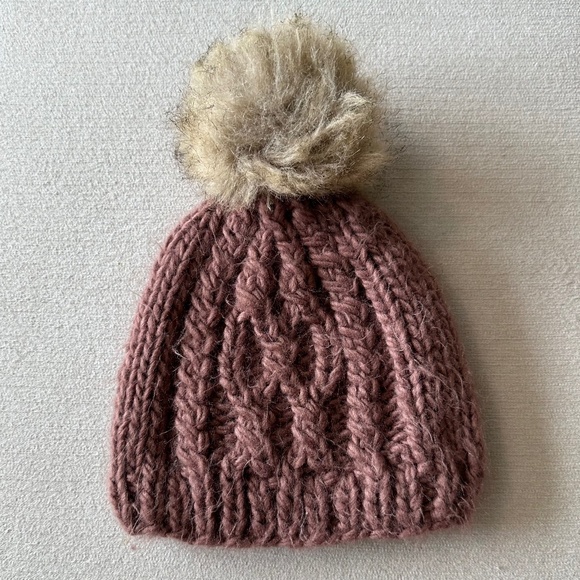 Rylee & Cru Plum knit hat with pom pom. - Picture 1 of 1